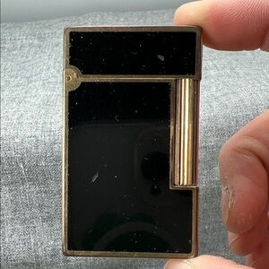 Vintage ST DuPont lighter. Minor scratches. 1970